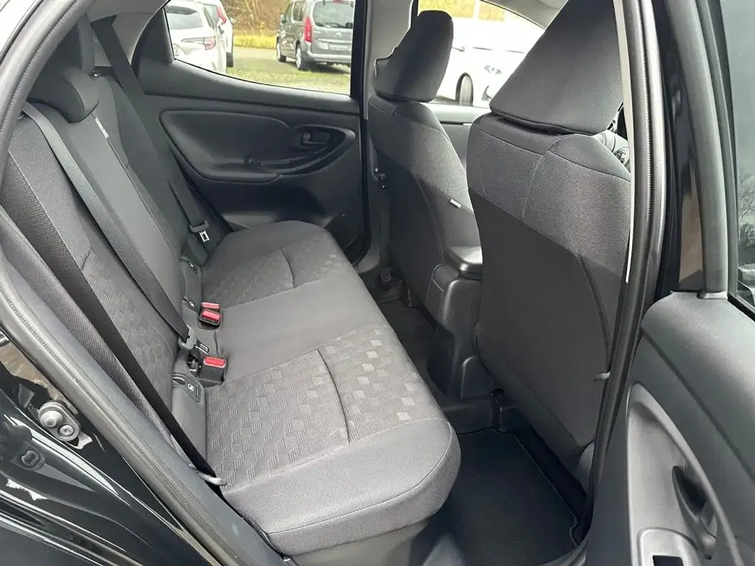 Toyota Yaris - Thumbnail 14