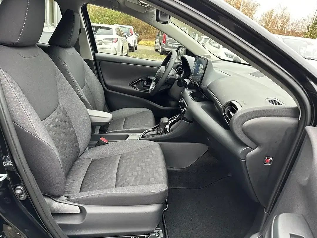 Toyota Yaris - Thumbnail 15
