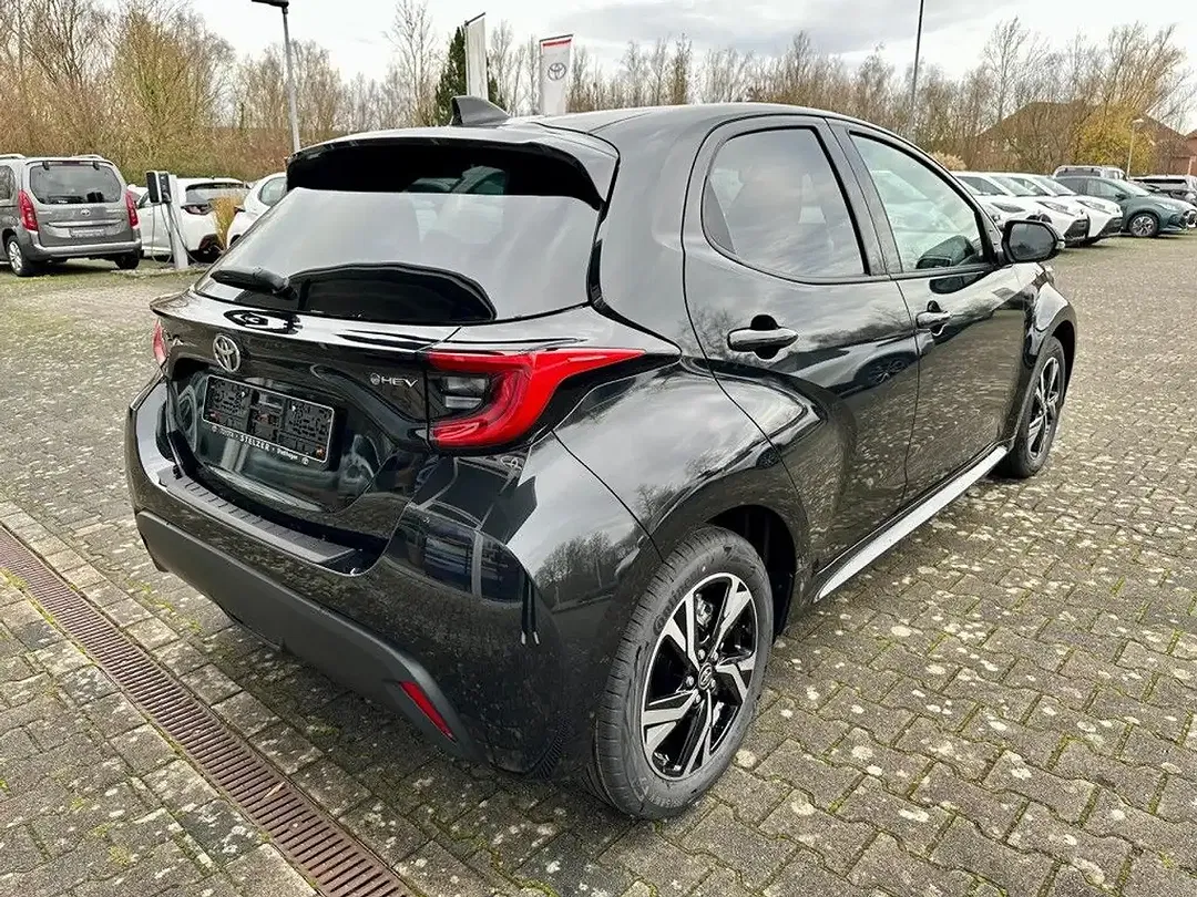 Toyota Yaris - Thumbnail 5