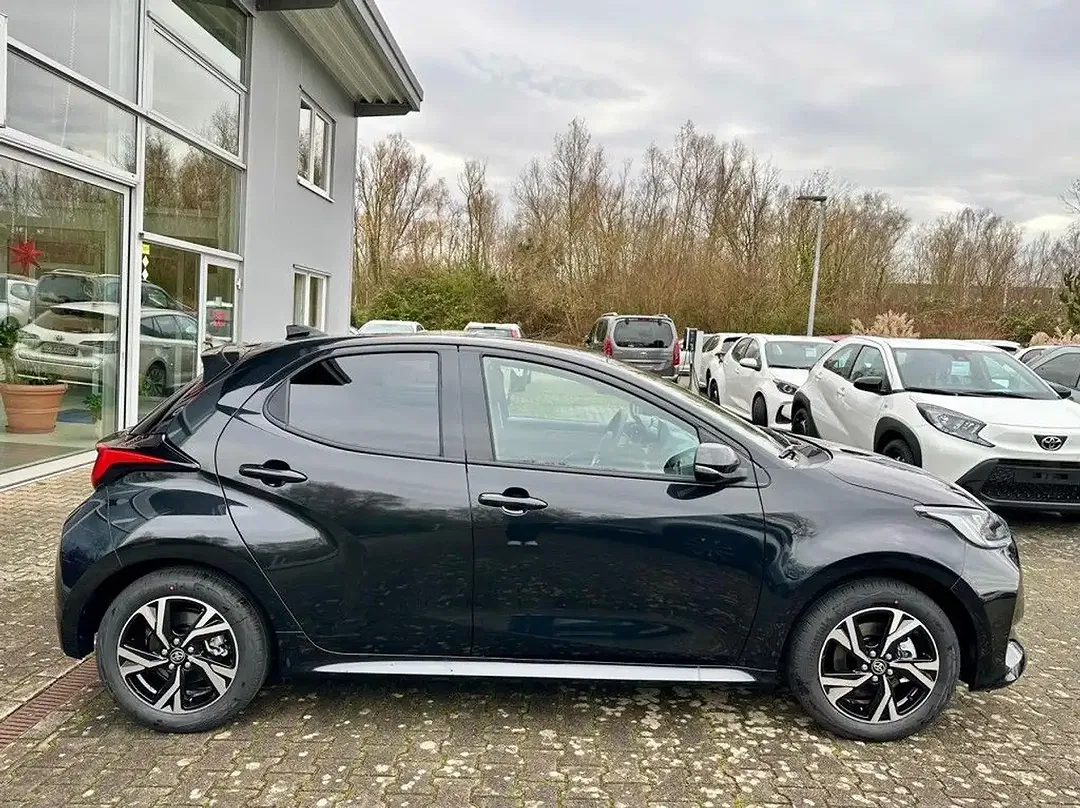 Toyota Yaris - Thumbnail 6