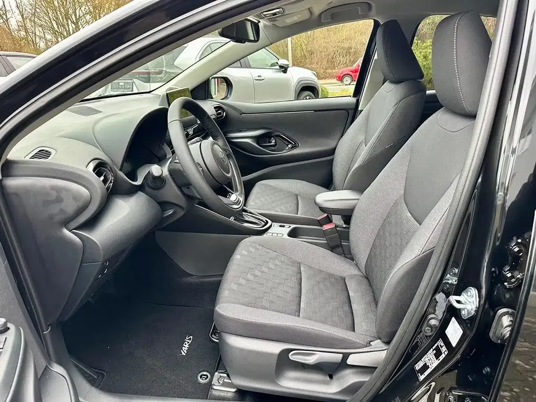 Toyota Yaris - Thumbnail 8