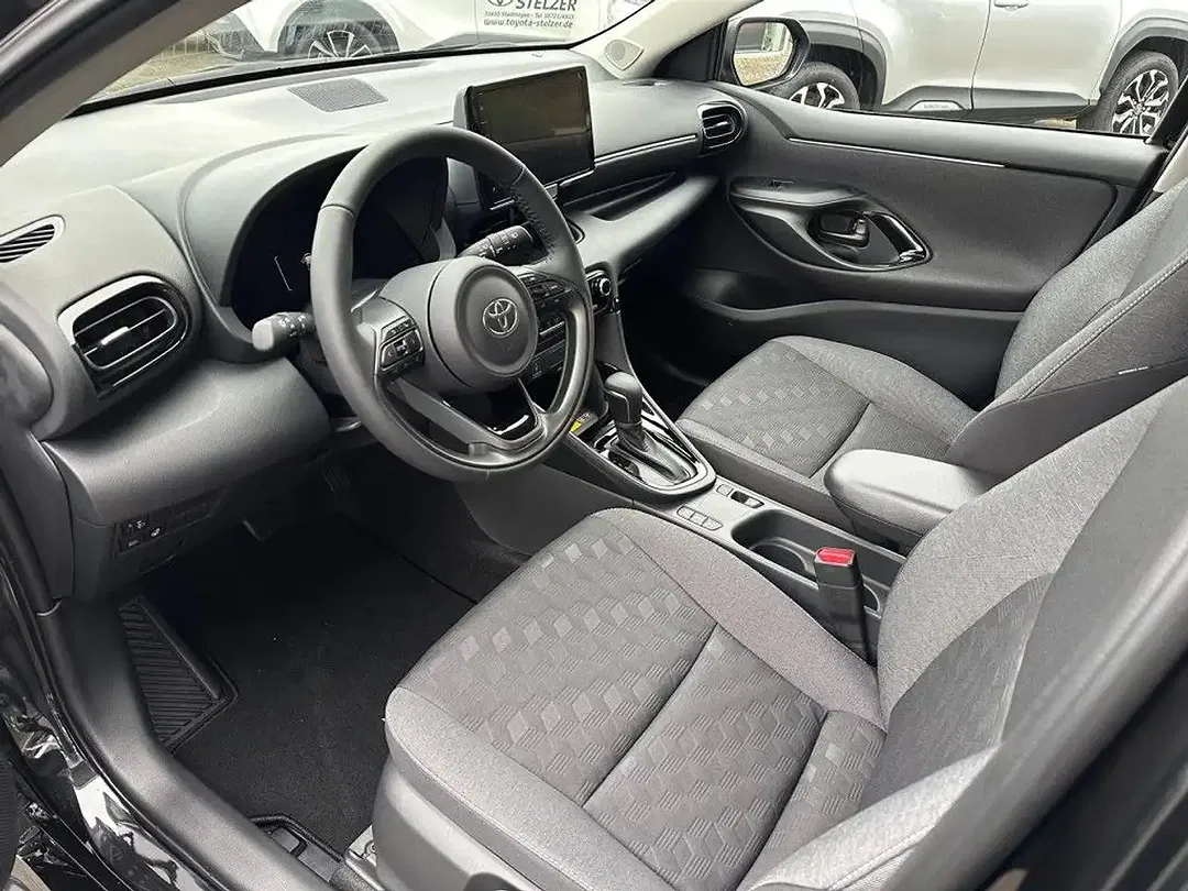 Toyota Yaris - Thumbnail 9