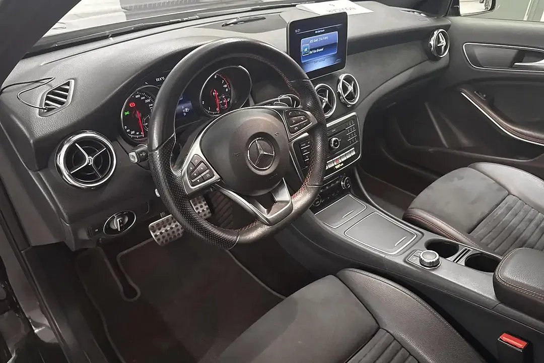Mercedes-Benz GLA 180 - Thumbnail 11