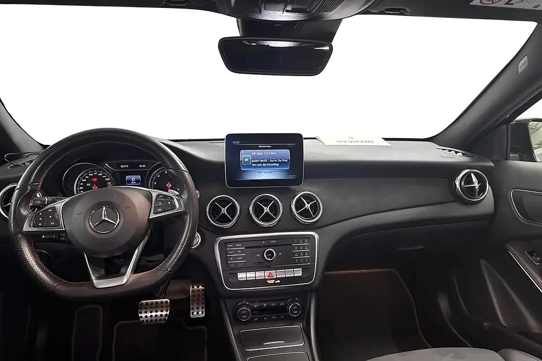 Mercedes-Benz GLA 180 - Thumbnail 12