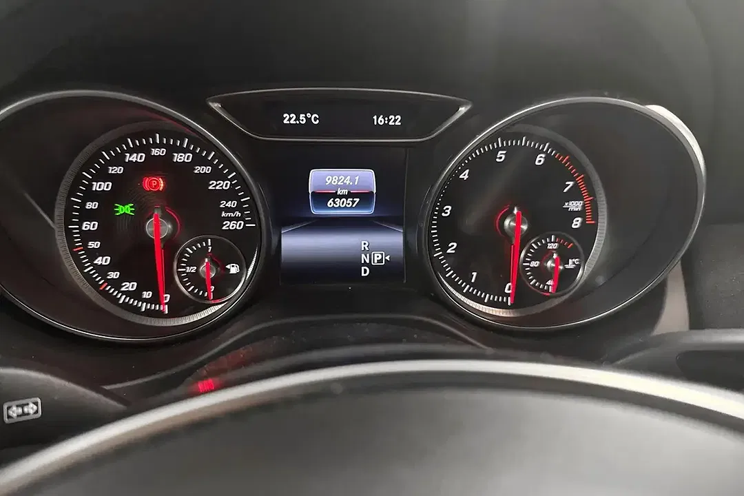 Mercedes-Benz GLA 180 - Thumbnail 13