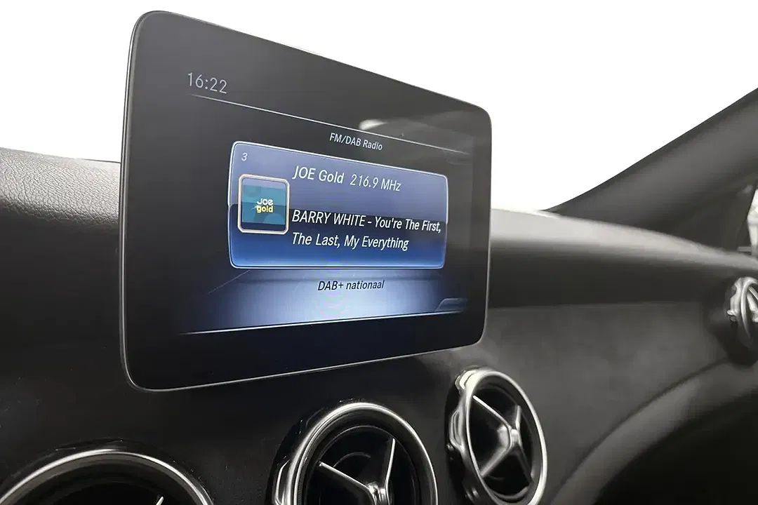 Mercedes-Benz GLA 180 - Thumbnail 14