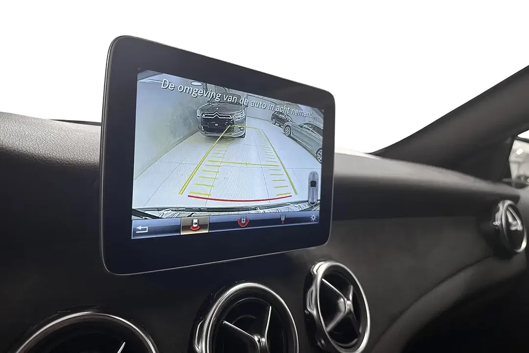 Mercedes-Benz GLA 180 - Thumbnail 15