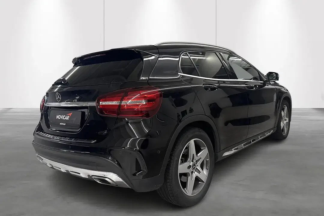 Mercedes-Benz GLA 180 - Thumbnail 2