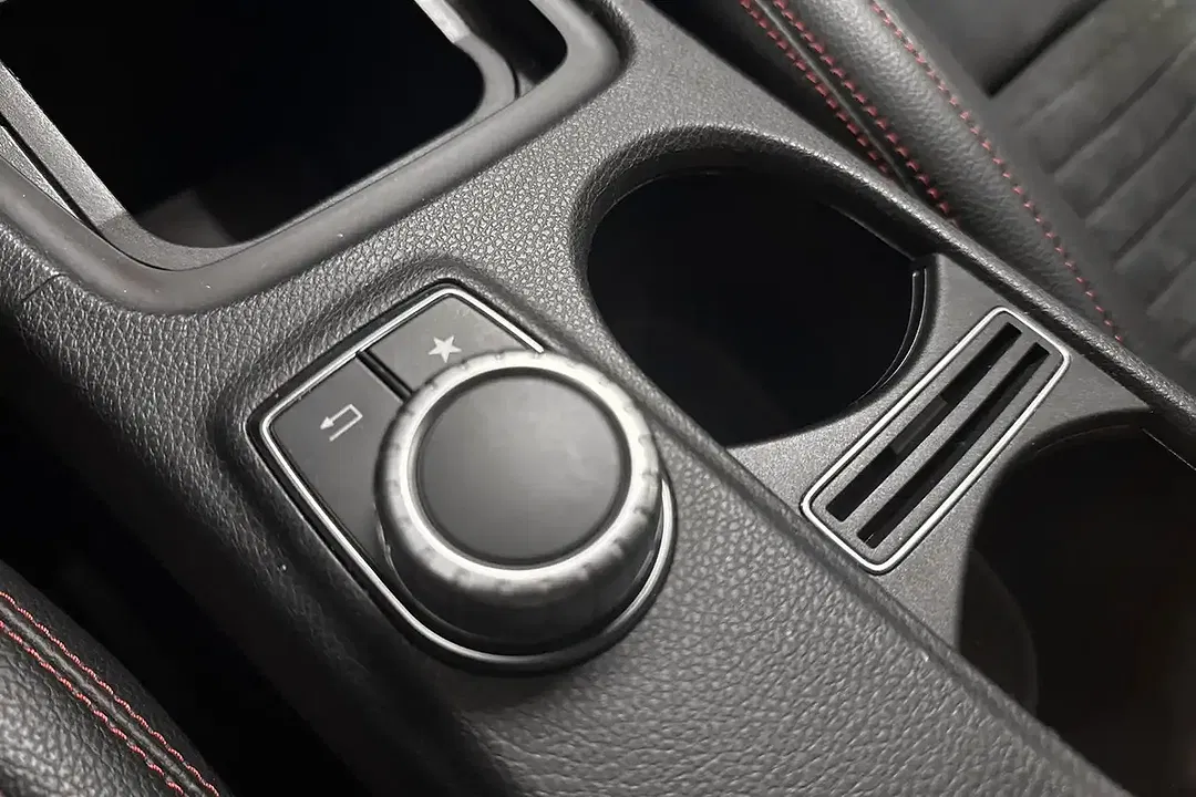 Mercedes-Benz GLA 180 - Thumbnail 20