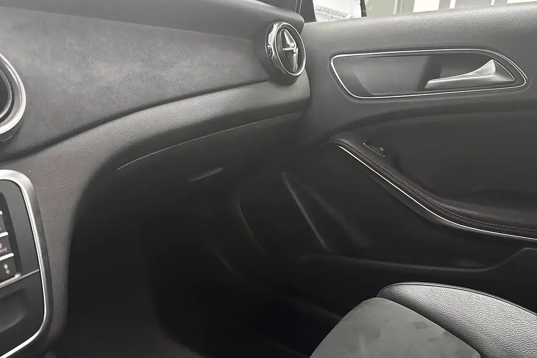 Mercedes-Benz GLA 180 - Thumbnail 21