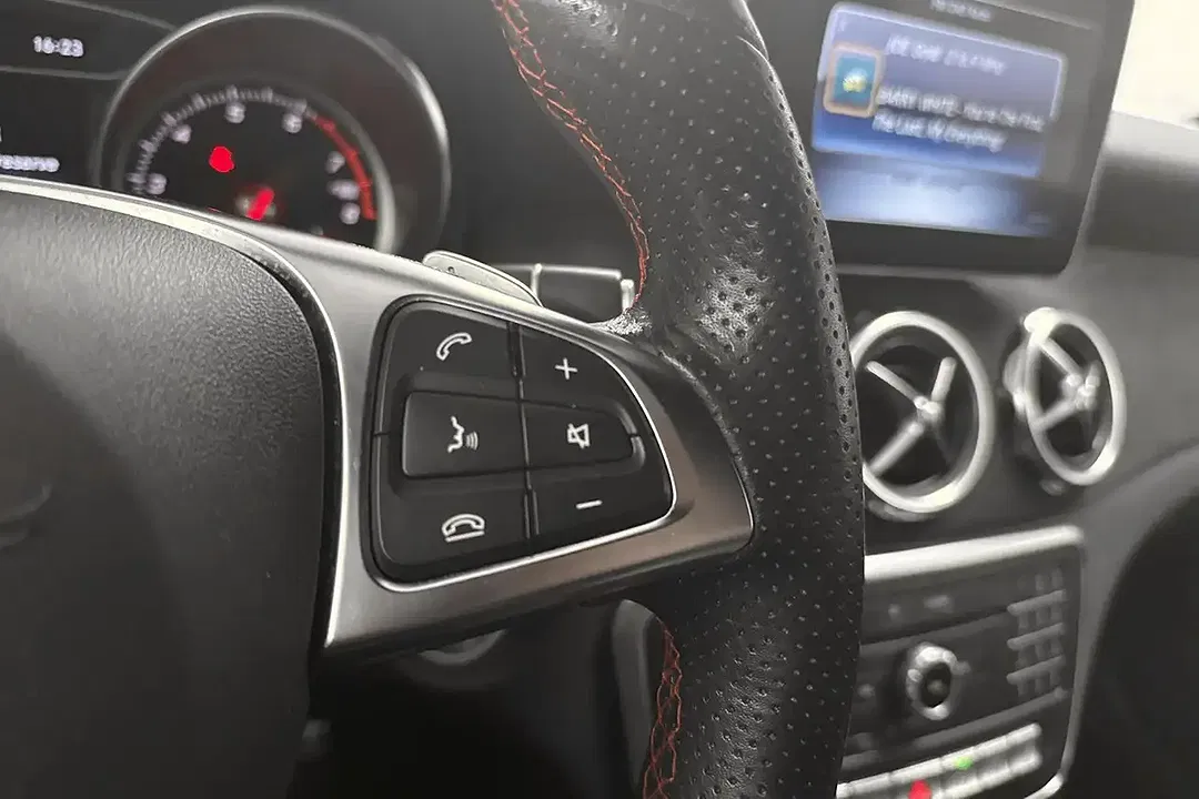 Mercedes-Benz GLA 180 - Thumbnail 22