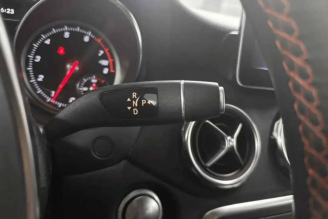 Mercedes-Benz GLA 180 - Thumbnail 24