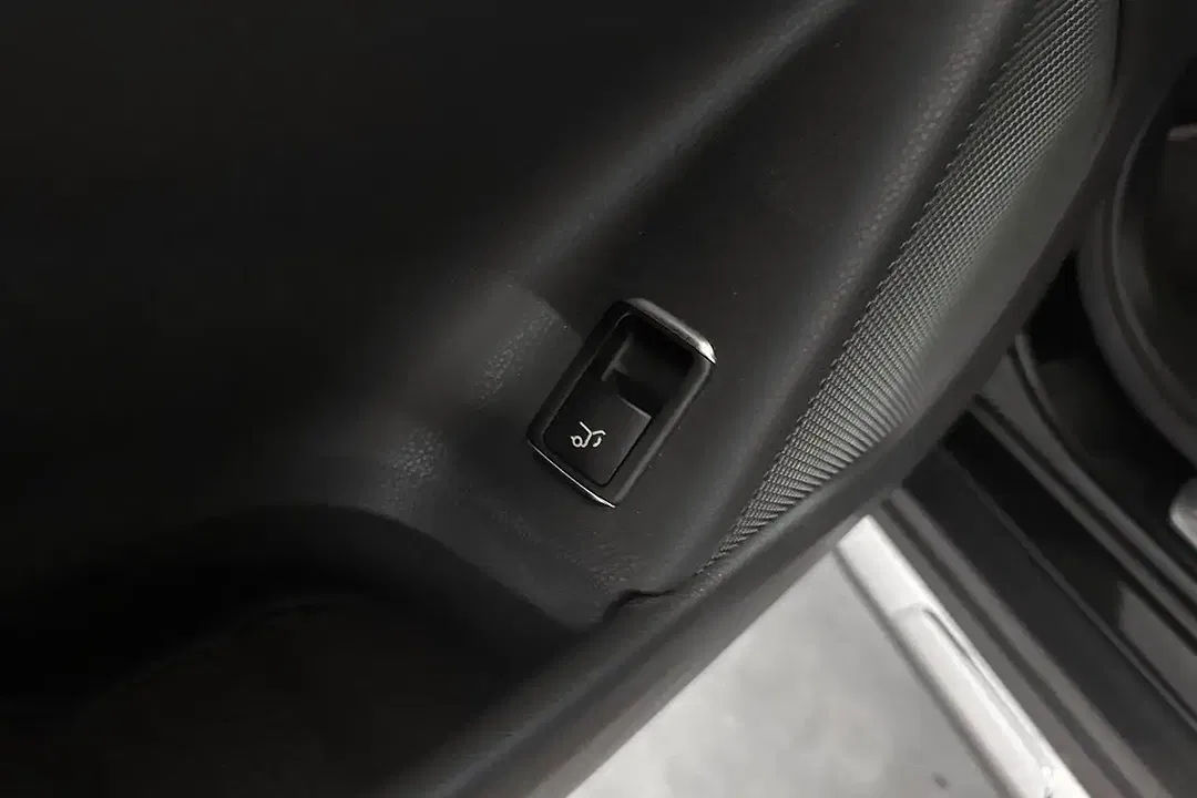 Mercedes-Benz GLA 180 - Thumbnail 27