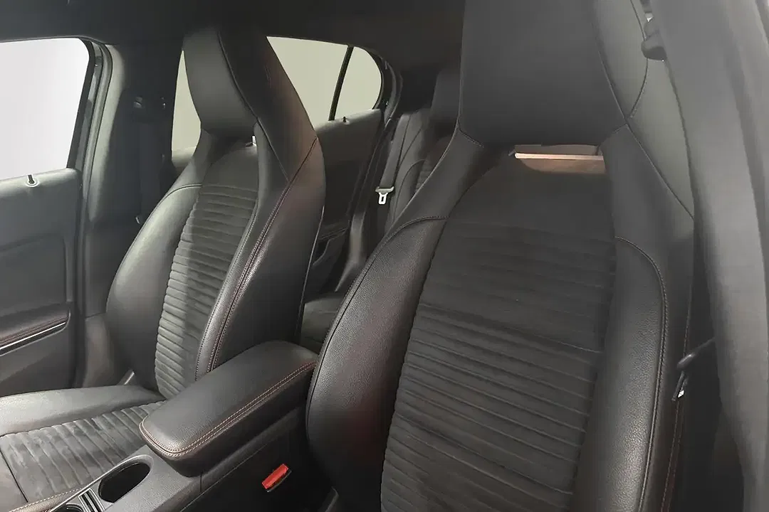 Mercedes-Benz GLA 180 - Thumbnail 28