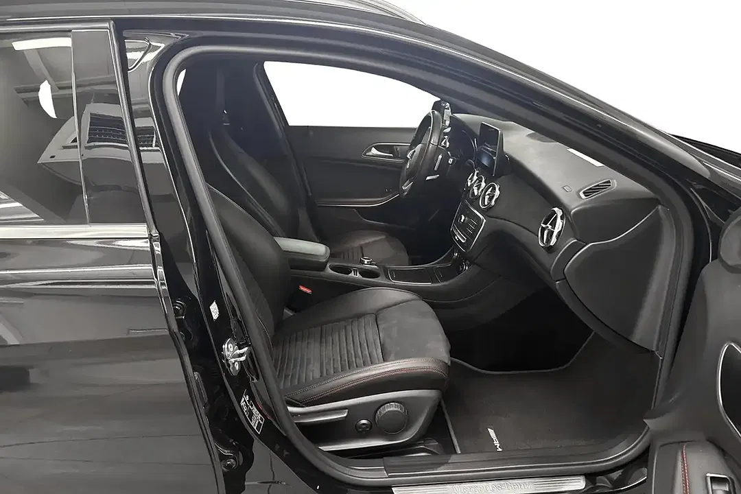 Mercedes-Benz GLA 180 - Thumbnail 6