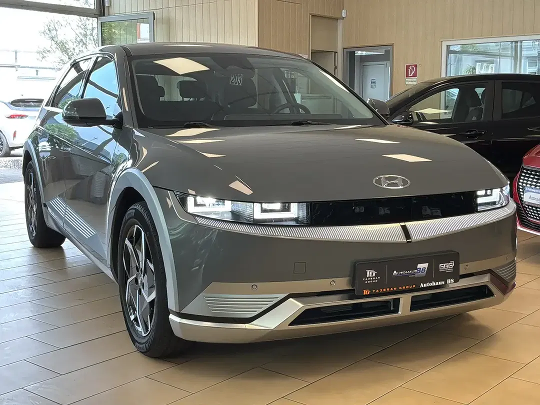 Hyundai IONIQ 5 - Thumbnail 3