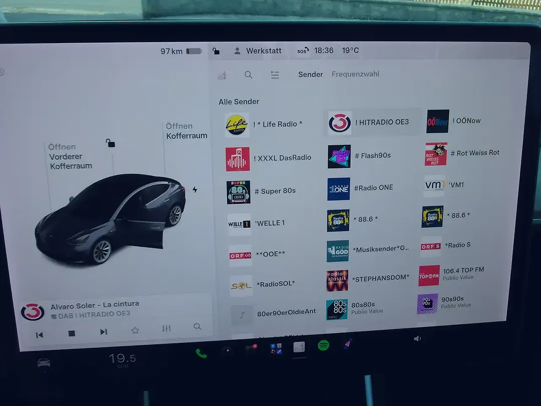 Tesla Model 3 - Thumbnail 10