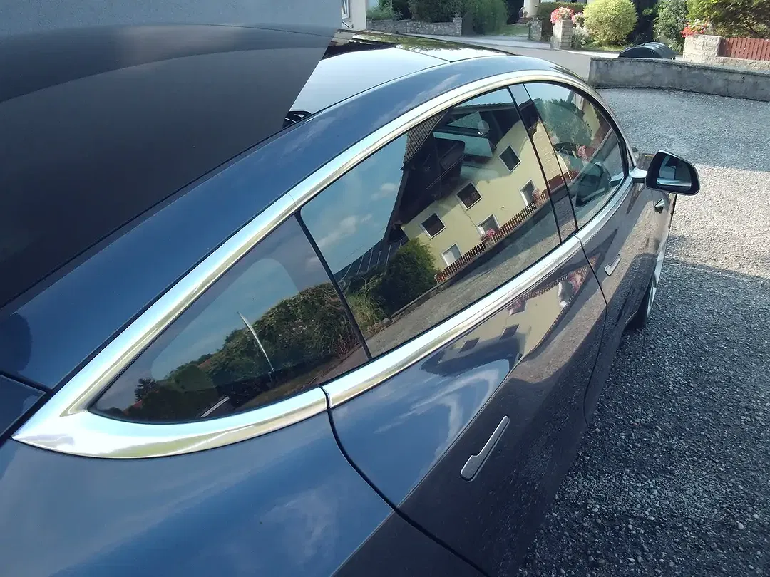 Tesla Model 3 - Thumbnail 14