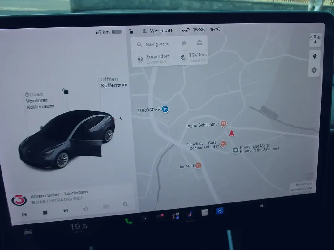 Tesla Model 3 - Thumbnail 9