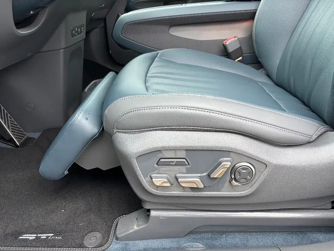 Kia EV9 - Thumbnail 10