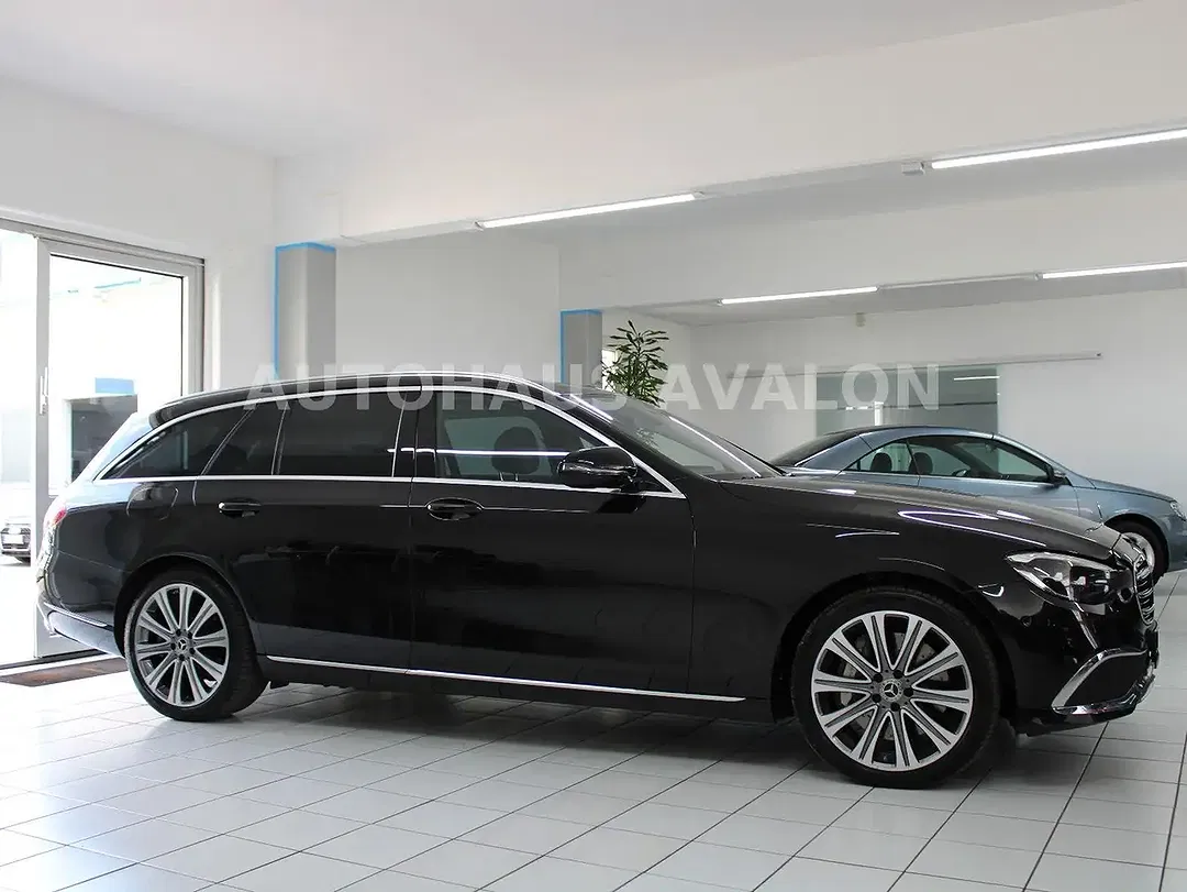 Mercedes-Benz E 400 - Thumbnail 3