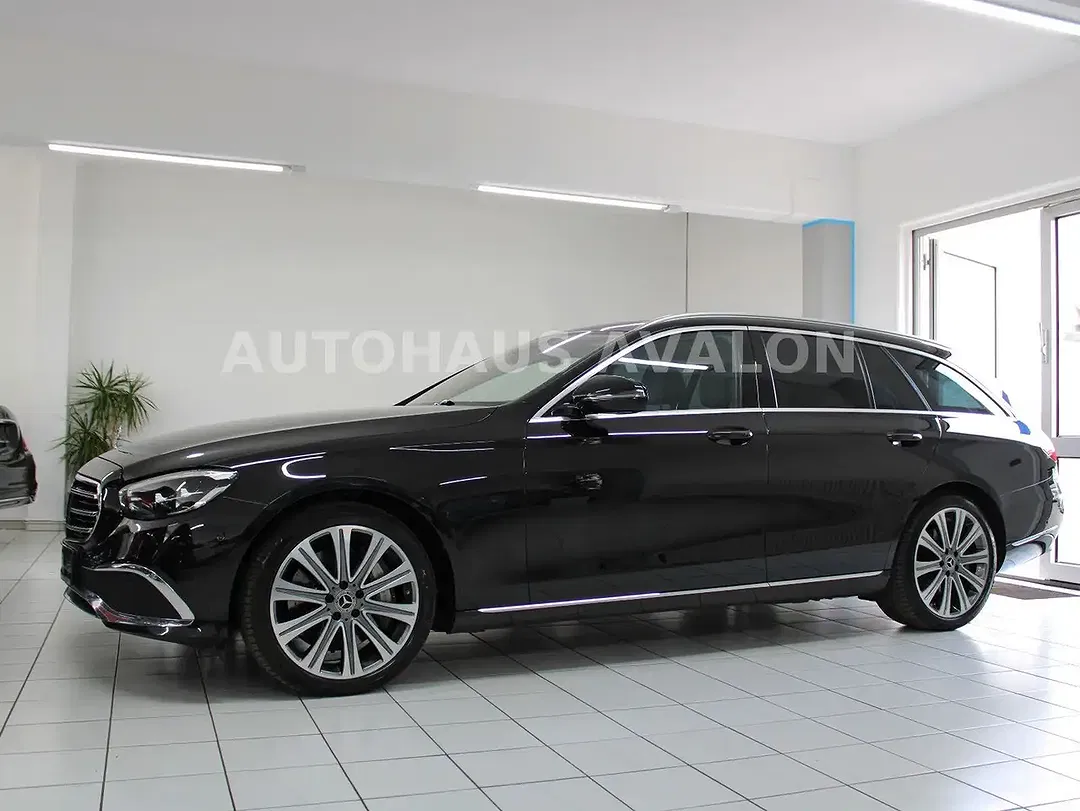 Mercedes-Benz E 400 - Thumbnail 4