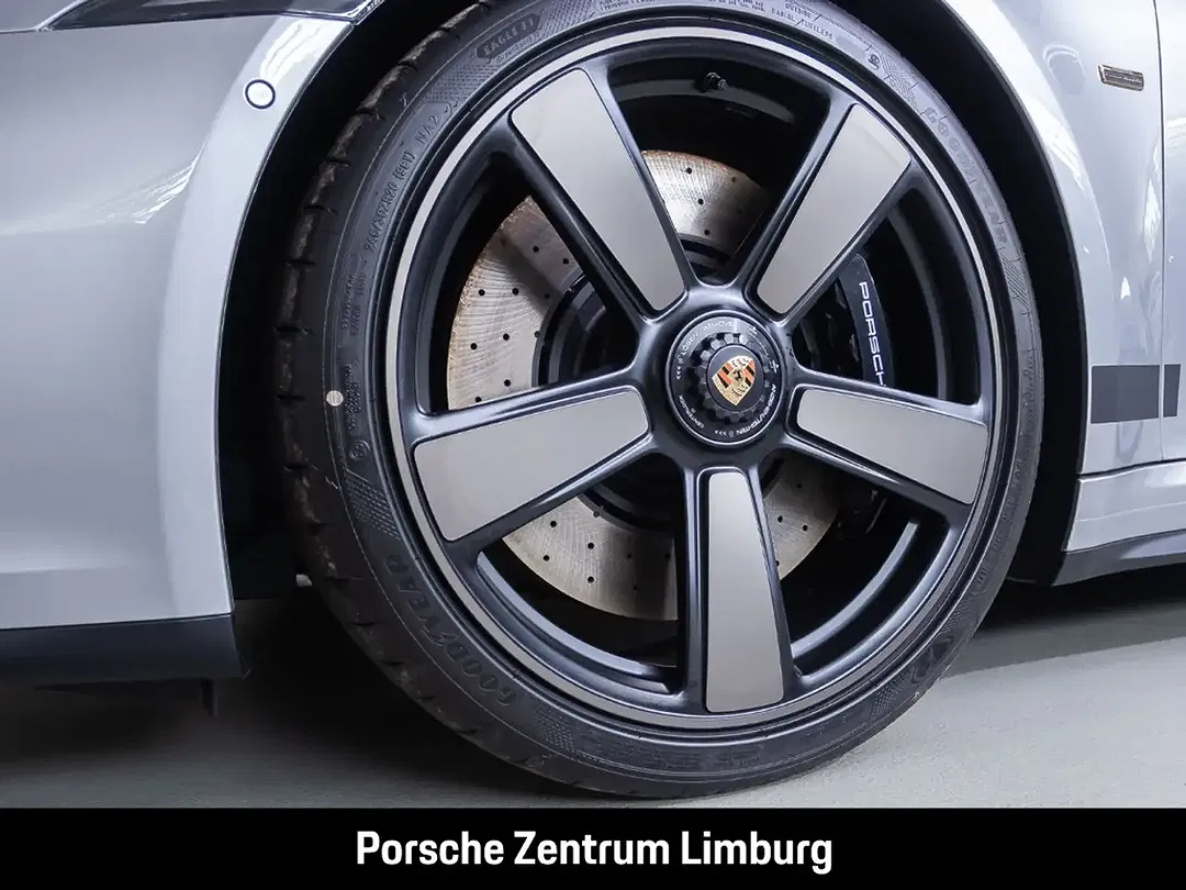 Porsche 992 - Thumbnail 6