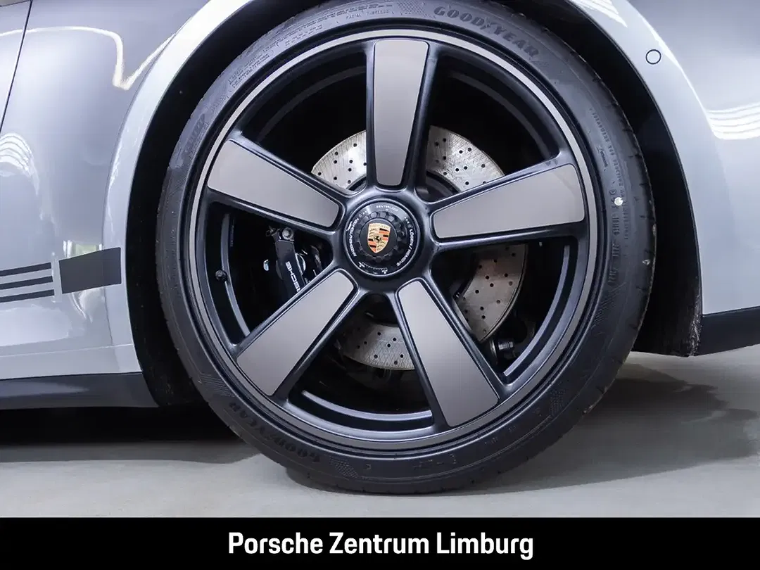 Porsche 992 - Thumbnail 7