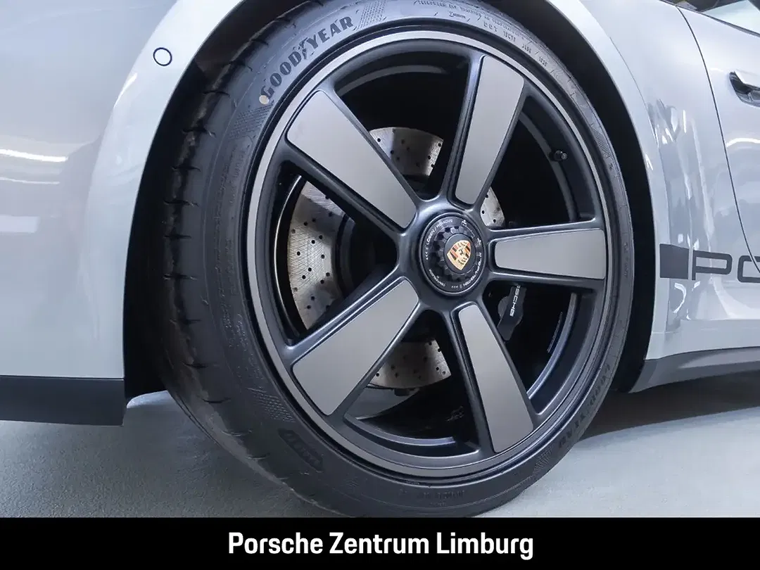 Porsche 992 - Thumbnail 8