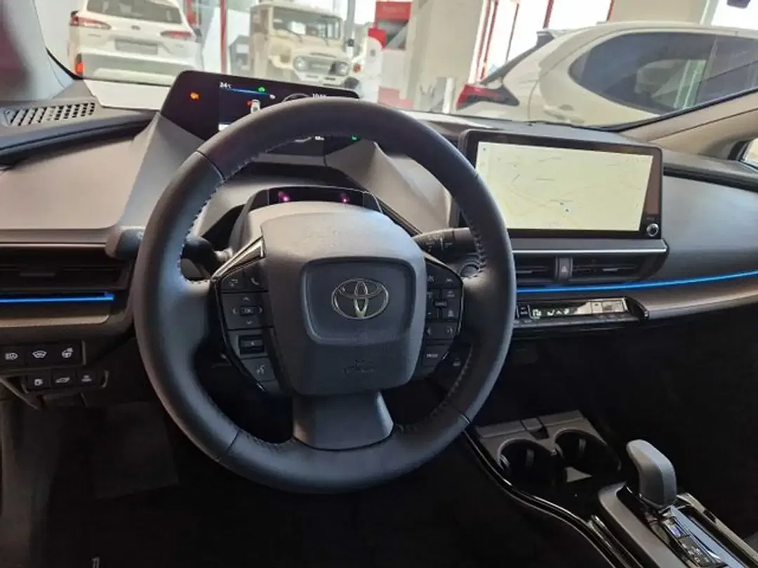 Toyota Prius - Thumbnail 10