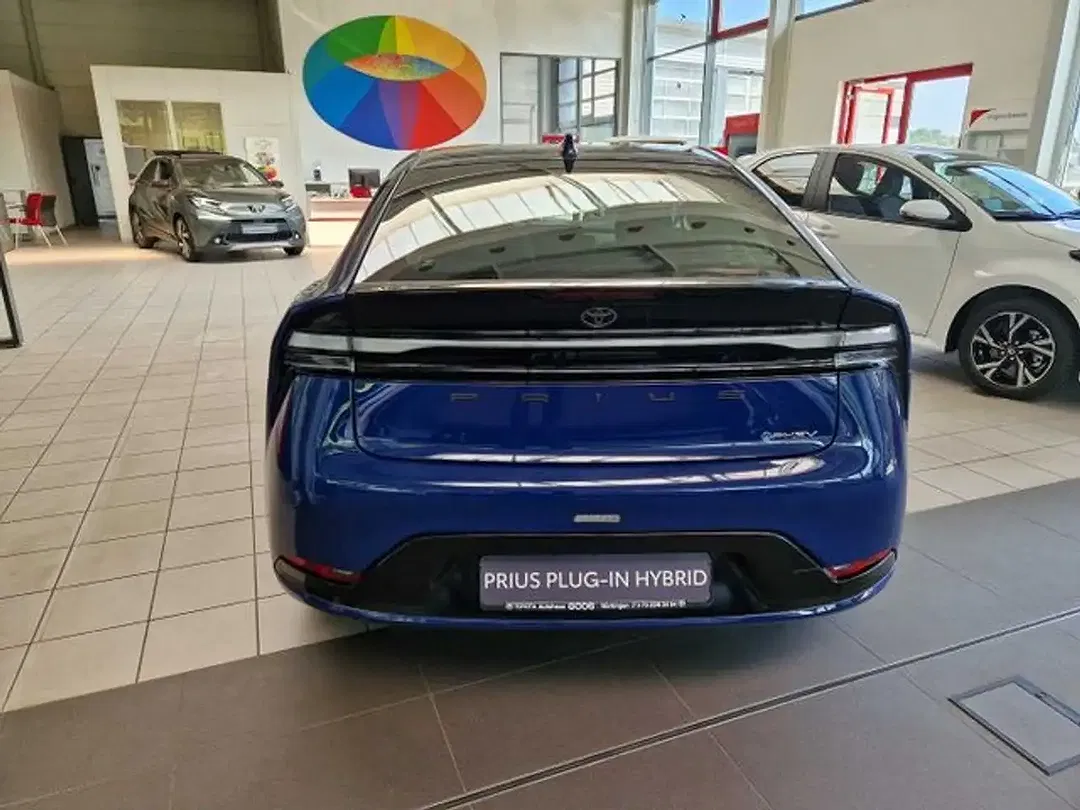 Toyota Prius - Thumbnail 4