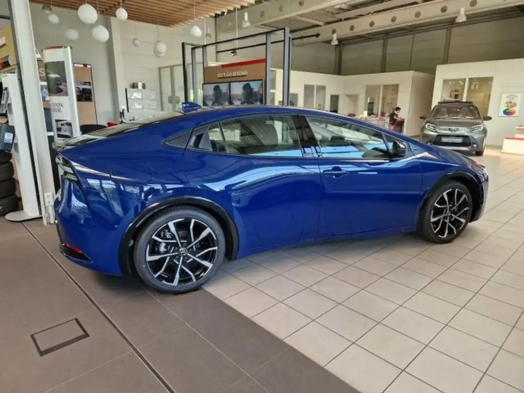 Toyota Prius - Thumbnail 6