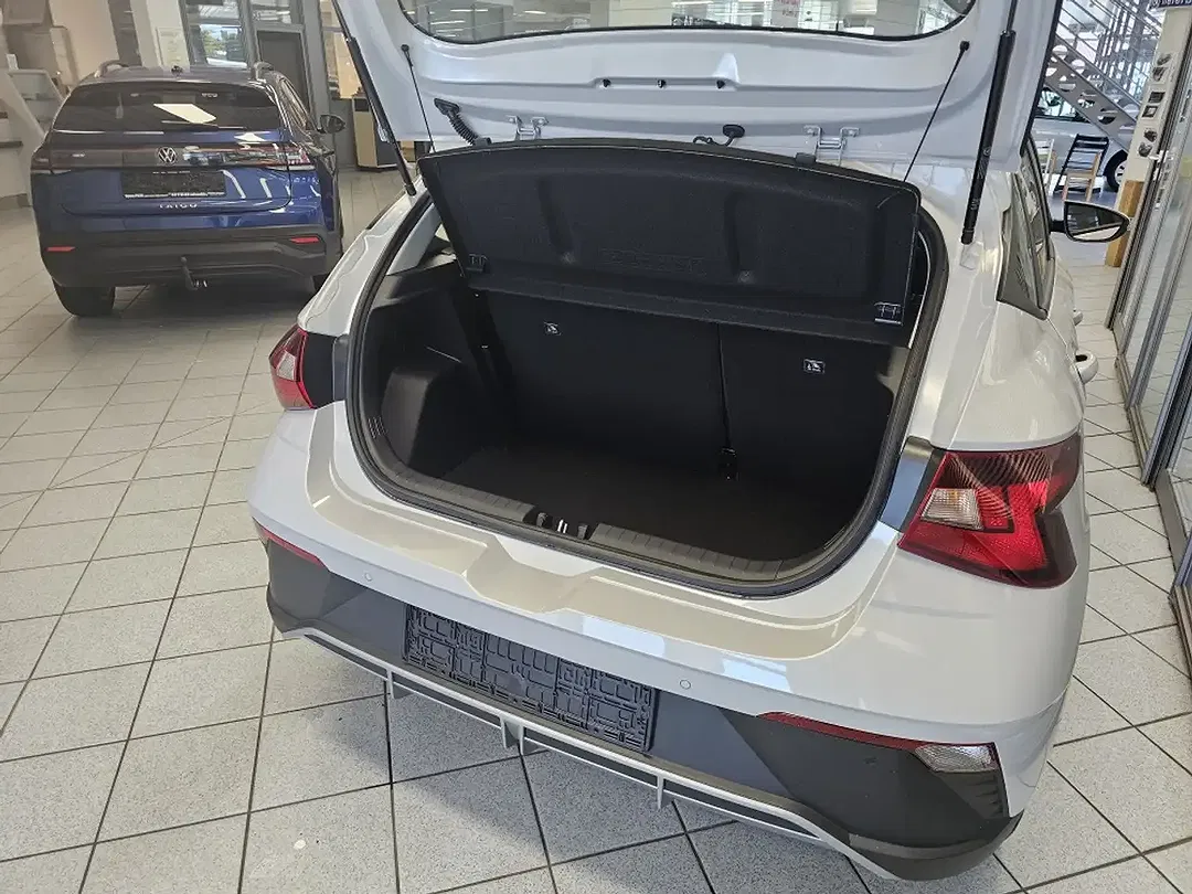 Hyundai i20 - Thumbnail 3