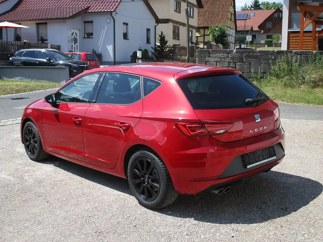 SEAT Leon - Thumbnail 3
