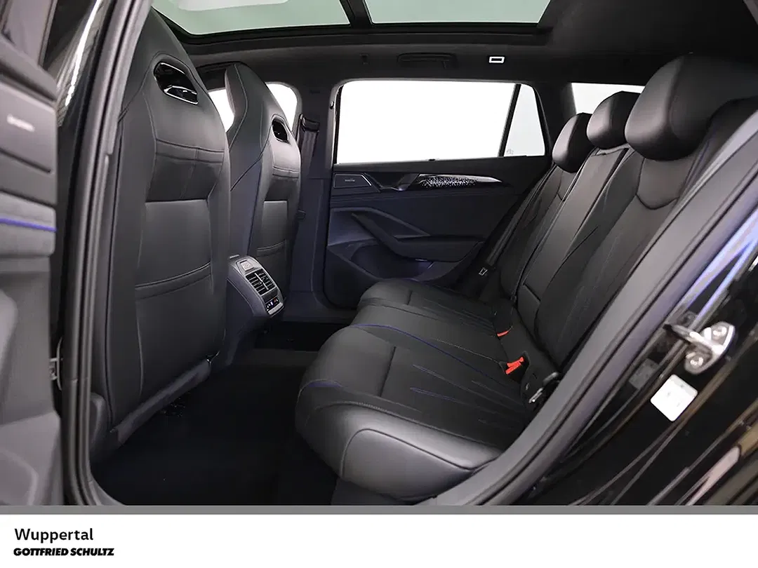 Volkswagen Passat - Thumbnail 13