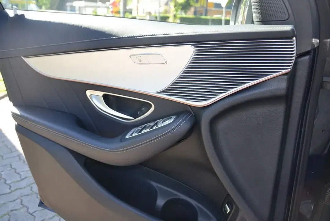 Mercedes-Benz EQC 400 - Thumbnail 16