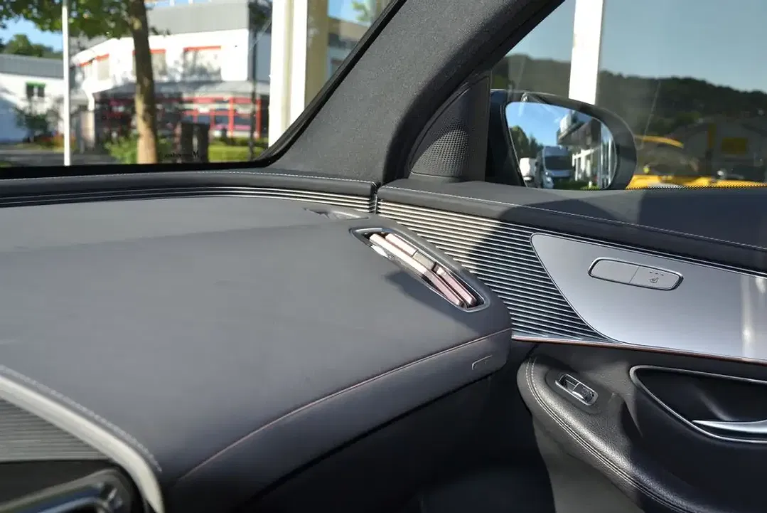 Mercedes-Benz EQC 400 - Thumbnail 21