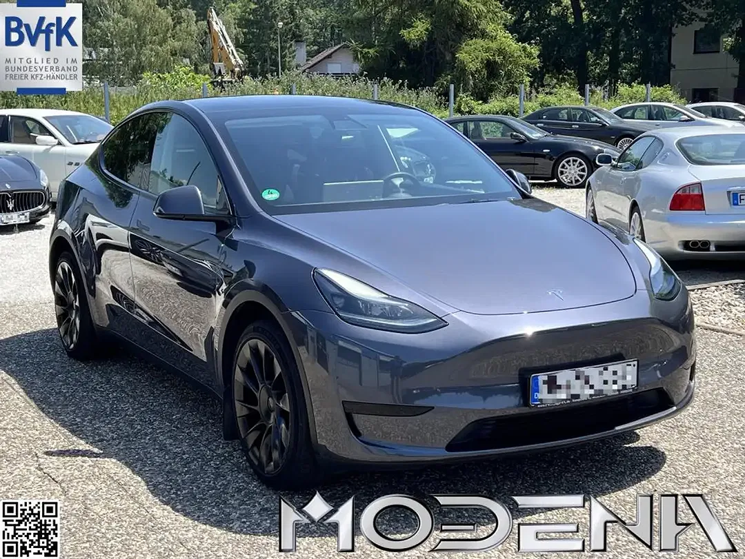 Tesla Model Y - Thumbnail 11
