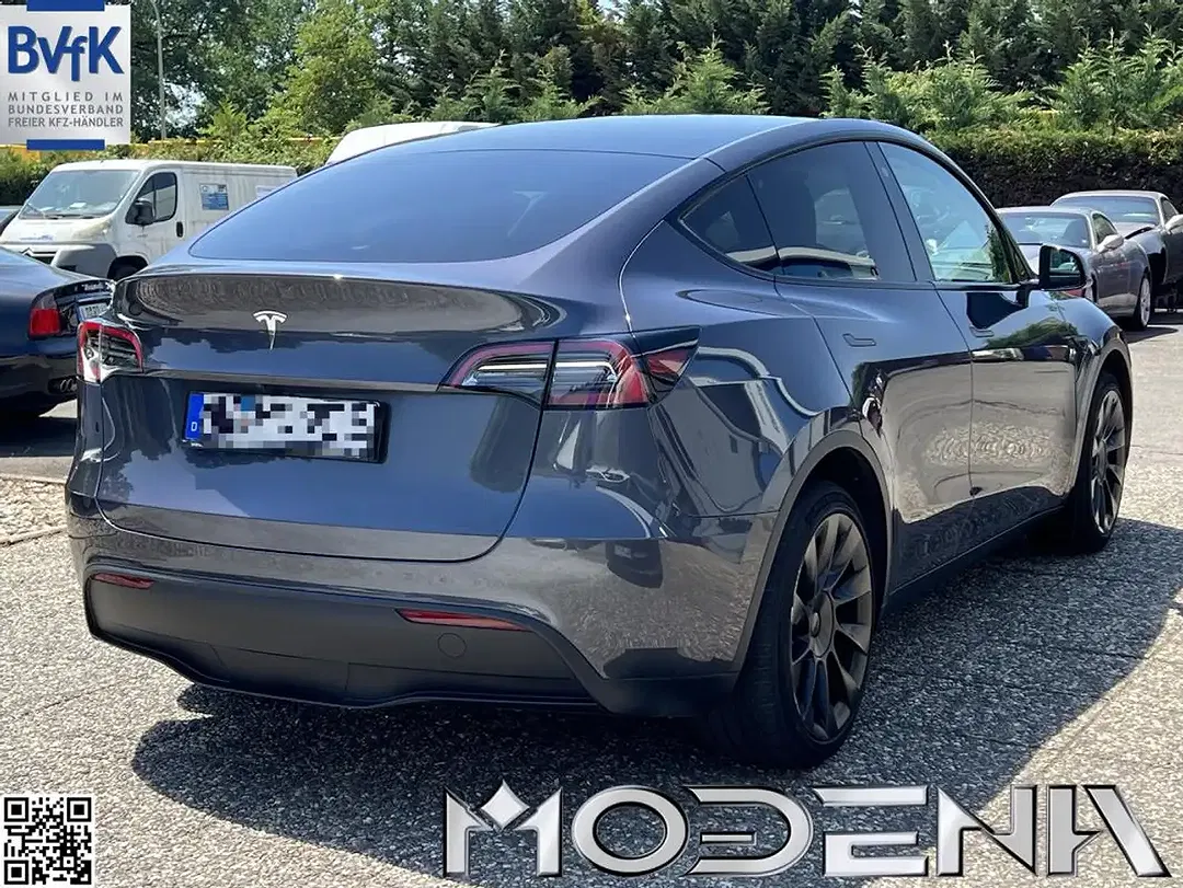 Tesla Model Y - Thumbnail 12