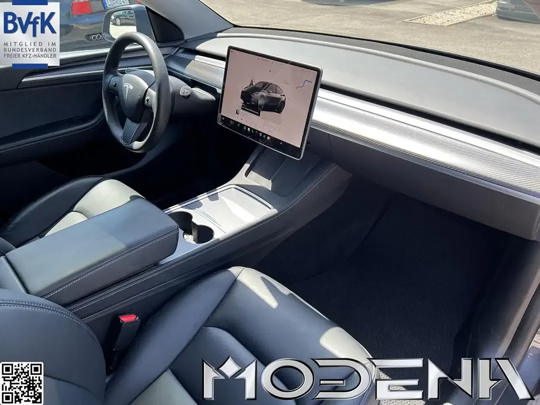 Tesla Model Y - Thumbnail 7
