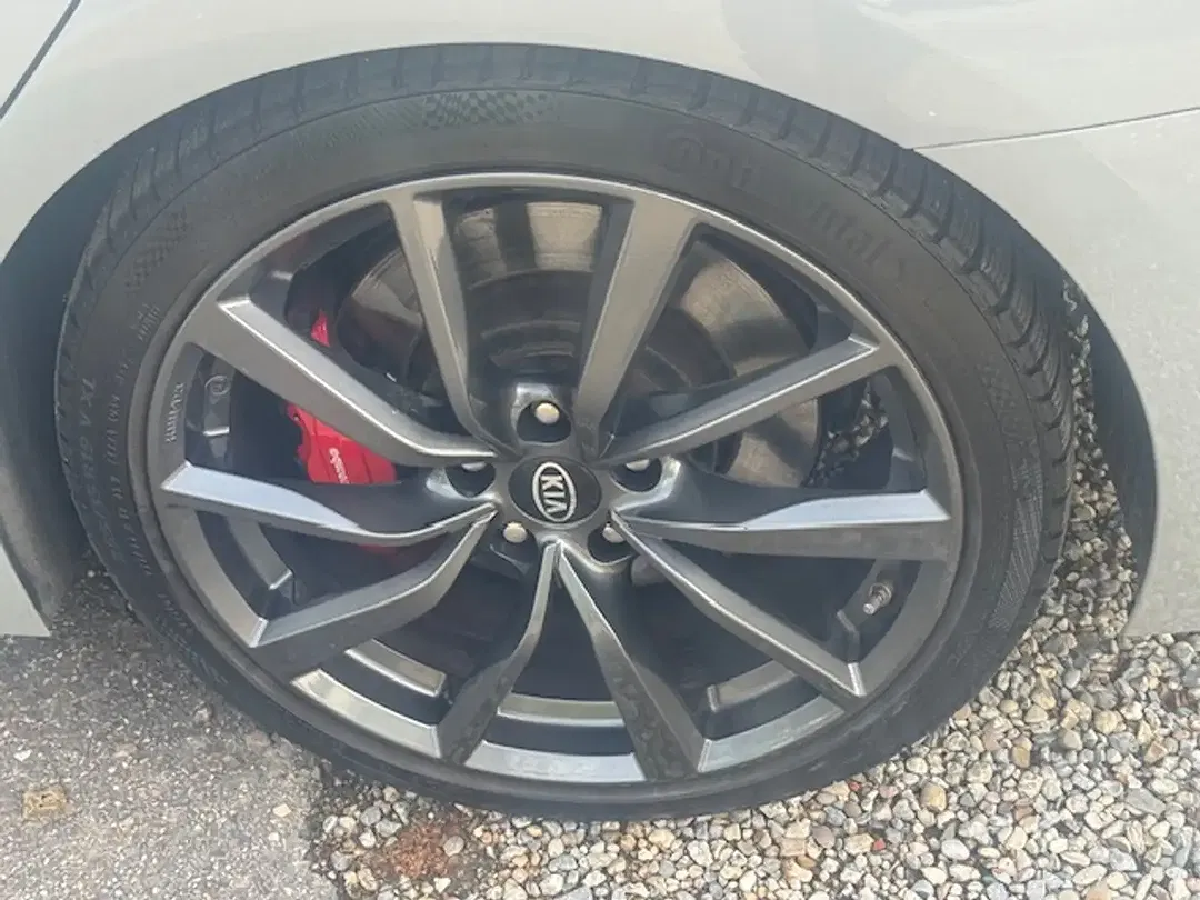 Kia Stinger - Thumbnail 2