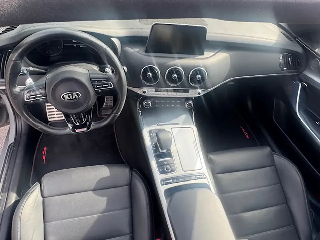 Kia Stinger - Thumbnail 3