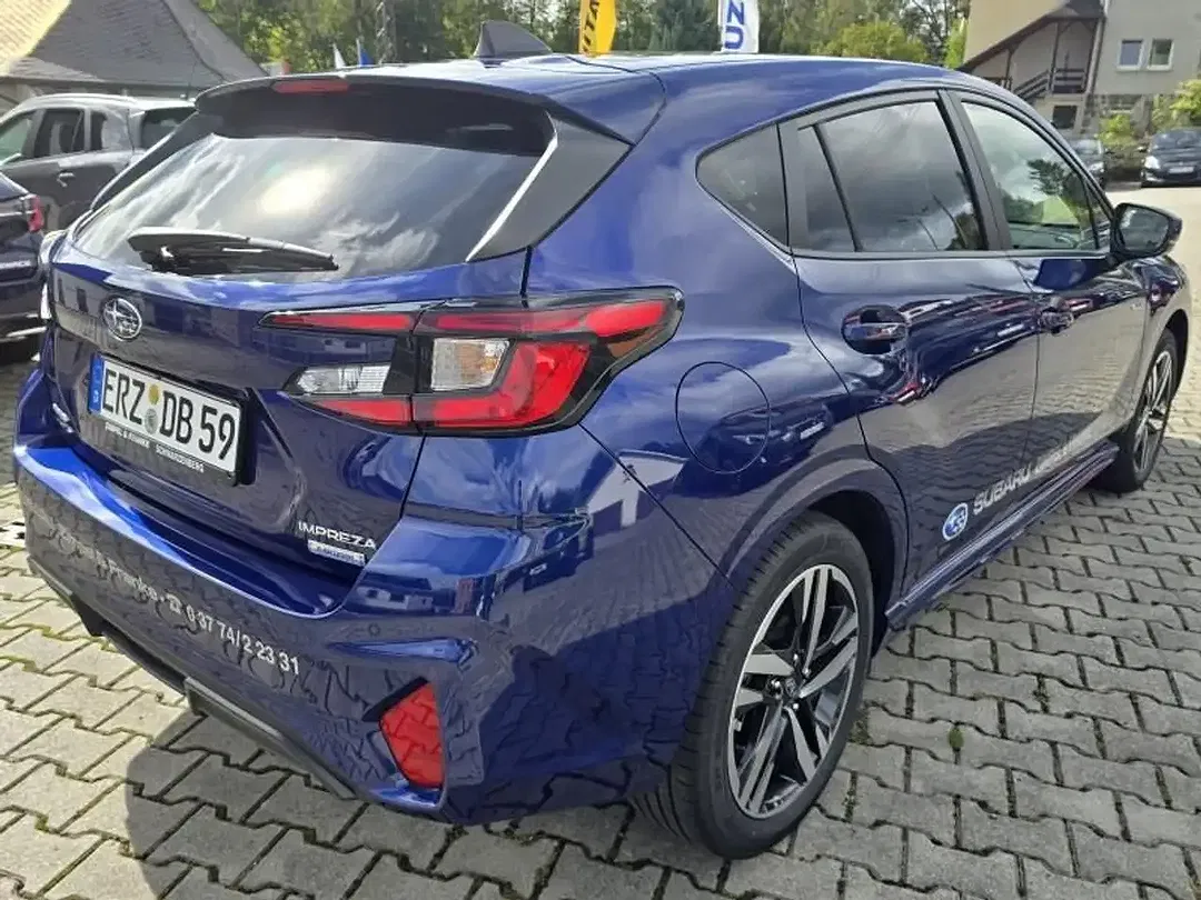 Subaru Impreza - Thumbnail 3