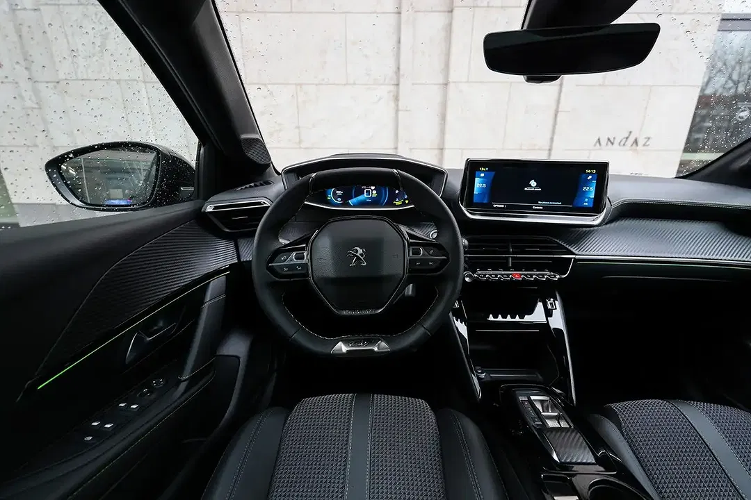 Peugeot e-208 - Thumbnail 11