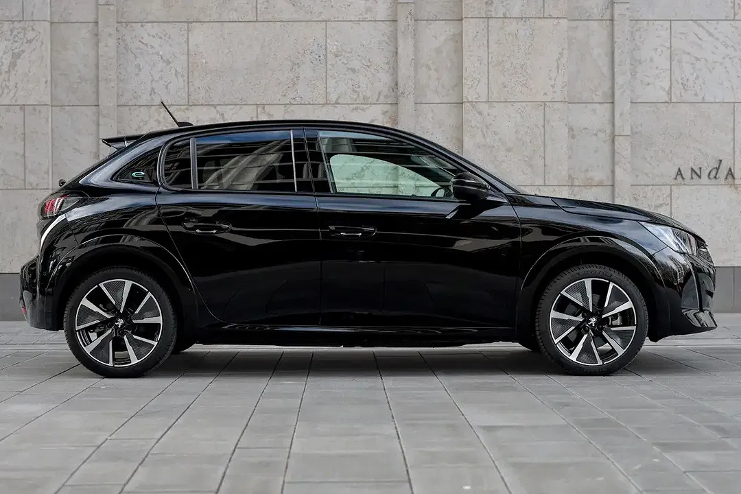 Peugeot e-208 - Thumbnail 5