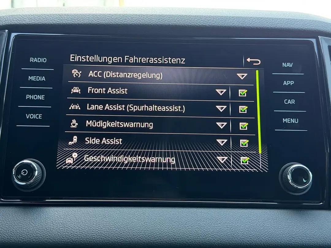 Skoda Karoq - Thumbnail 15