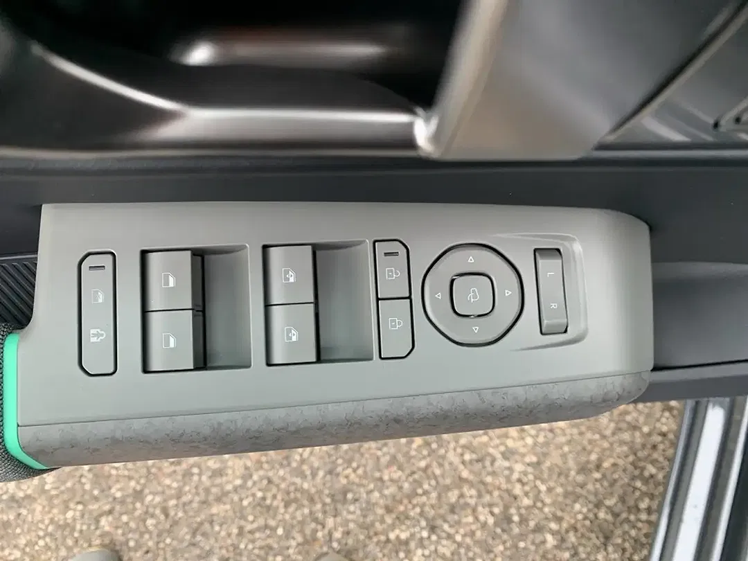 Kia EV4 - Thumbnail 9