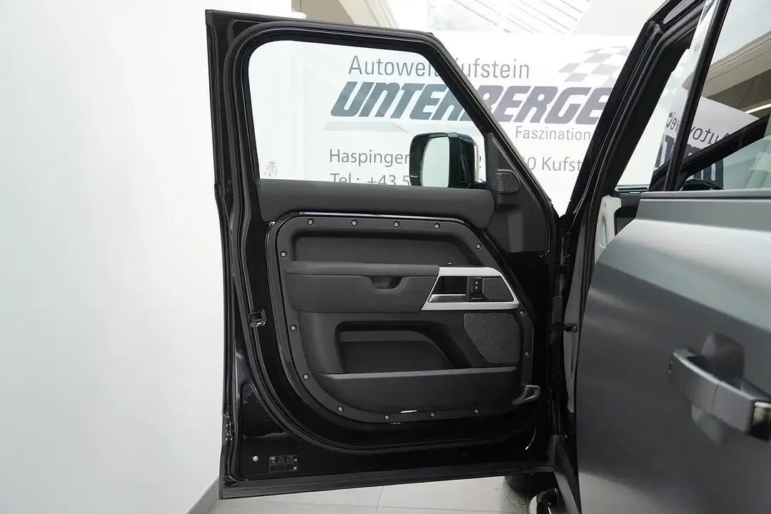 Land Rover Defender - Thumbnail 17