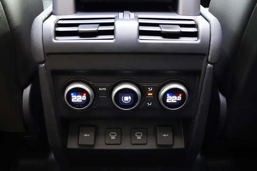 Land Rover Defender - Thumbnail 24