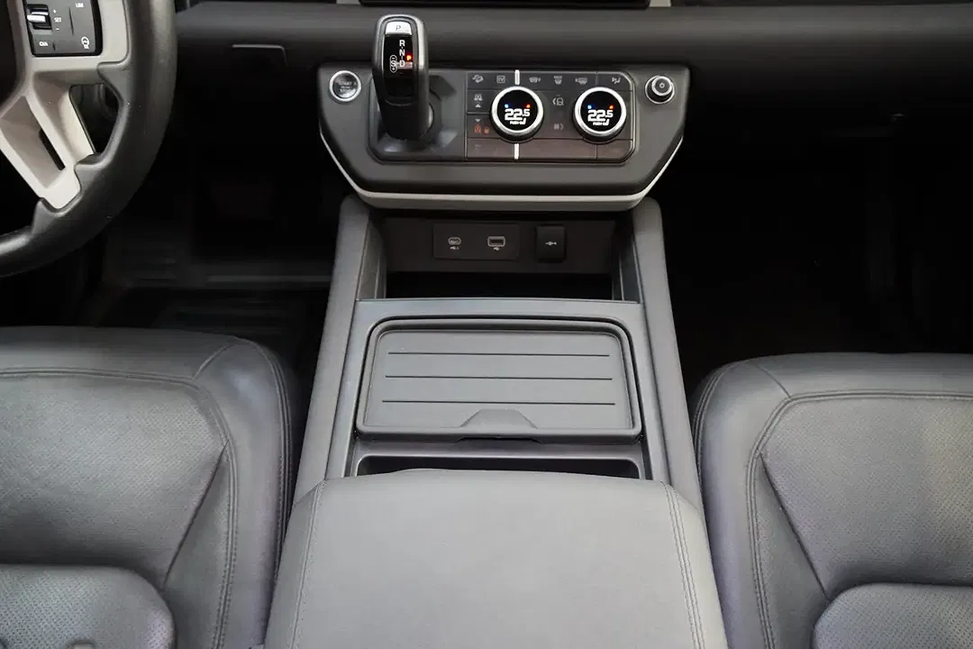 Land Rover Defender - Thumbnail 38